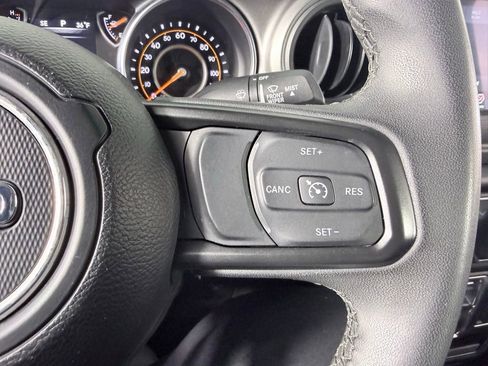 Used 2023 Jeep Gladiator Sport image 14