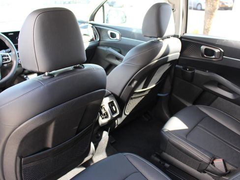 Certified 2025 Kia Sorento EX image 32