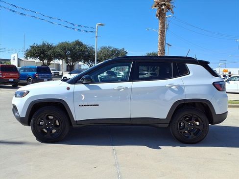 Used 2023 Jeep Compass Trailhawk image 4