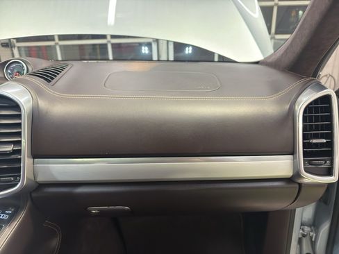 Used 2016 Porsche Cayenne Turbo AWD/4WD image 25