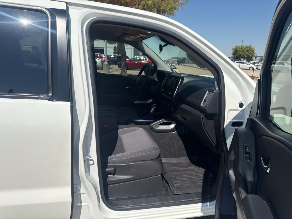 Used 2025 Nissan Frontier SV RWD image 15