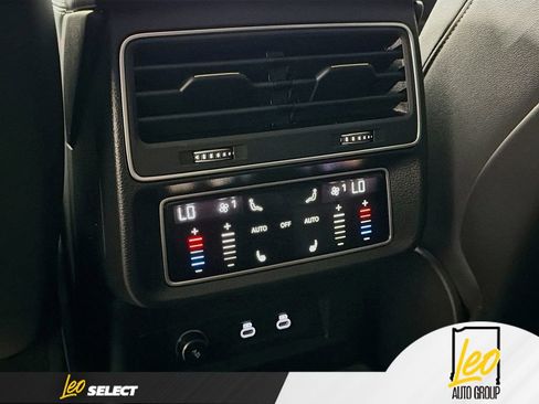 Used 2023 Audi Q8 Premium Plus image 27