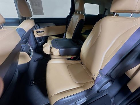 Used 2024 Kia Carnival LX image 22