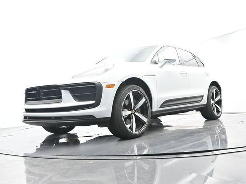 Certified 2025 Porsche Macan AWD/4WD image 45