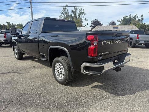 Used 2024 Chevrolet Silverado 2500 LT w/ Z71 Off-Road Package AWD/4WD image 4