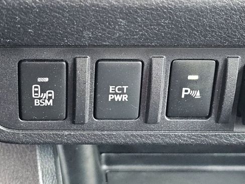 Used 2020 Toyota Tacoma TRD Off-Road image 11