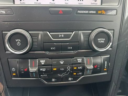 Used 2019 Ford Explorer XLT w/ Equipment Group 202A AWD/4WD image 20
