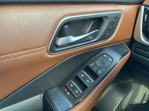 Certified 2025 Nissan Rogue Platinum image 18