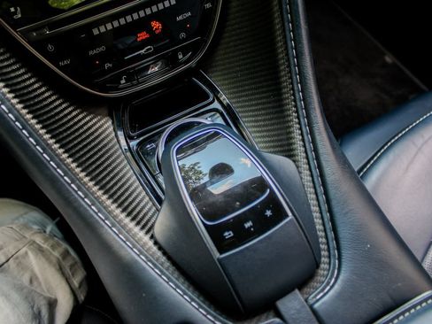 Used 2019 Aston Martin DBS Superleggera RWD image 18