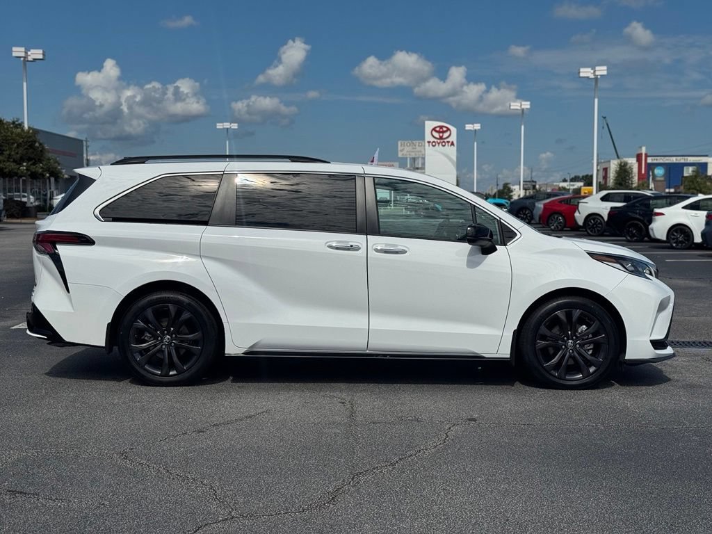 Used 2024 Toyota Sienna XSE FWD image 7
