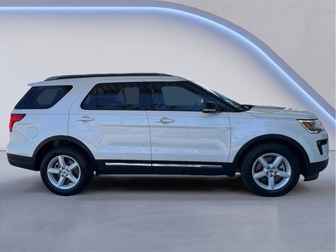 Used 2018 Ford Explorer XLT w/ Equipment Group 202A FWD image 7