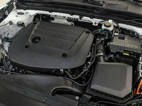 Certified 2026 Volvo XC40 B5 Plus AWD/4WD image 29