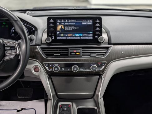 Used 2019 Honda Accord Touring image 17
