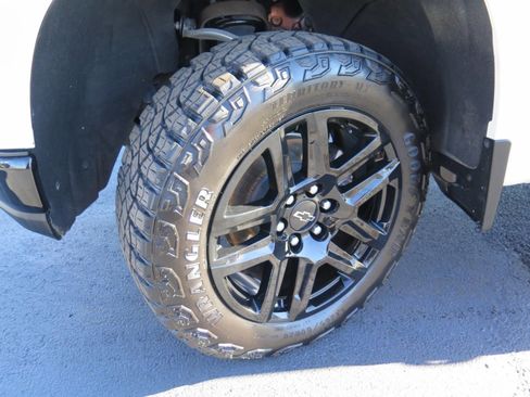 Used 2024 Chevrolet Colorado Trail Boss w/ Technology Package image 18