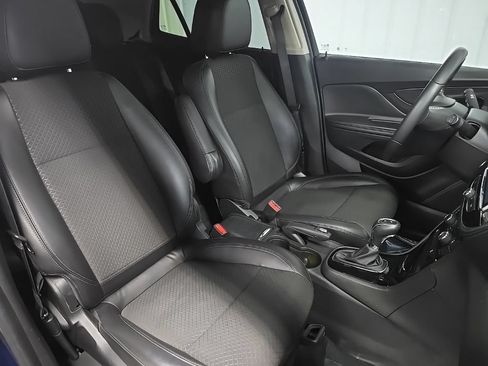 Used 2019 Buick Encore Preferred AWD/4WD image 17
