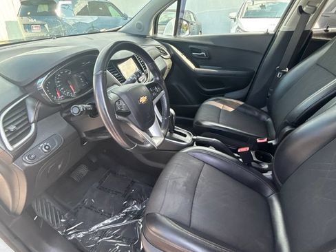 Used 2019 Chevrolet Trax LT w/ LT Convenience Package FWD image 12
