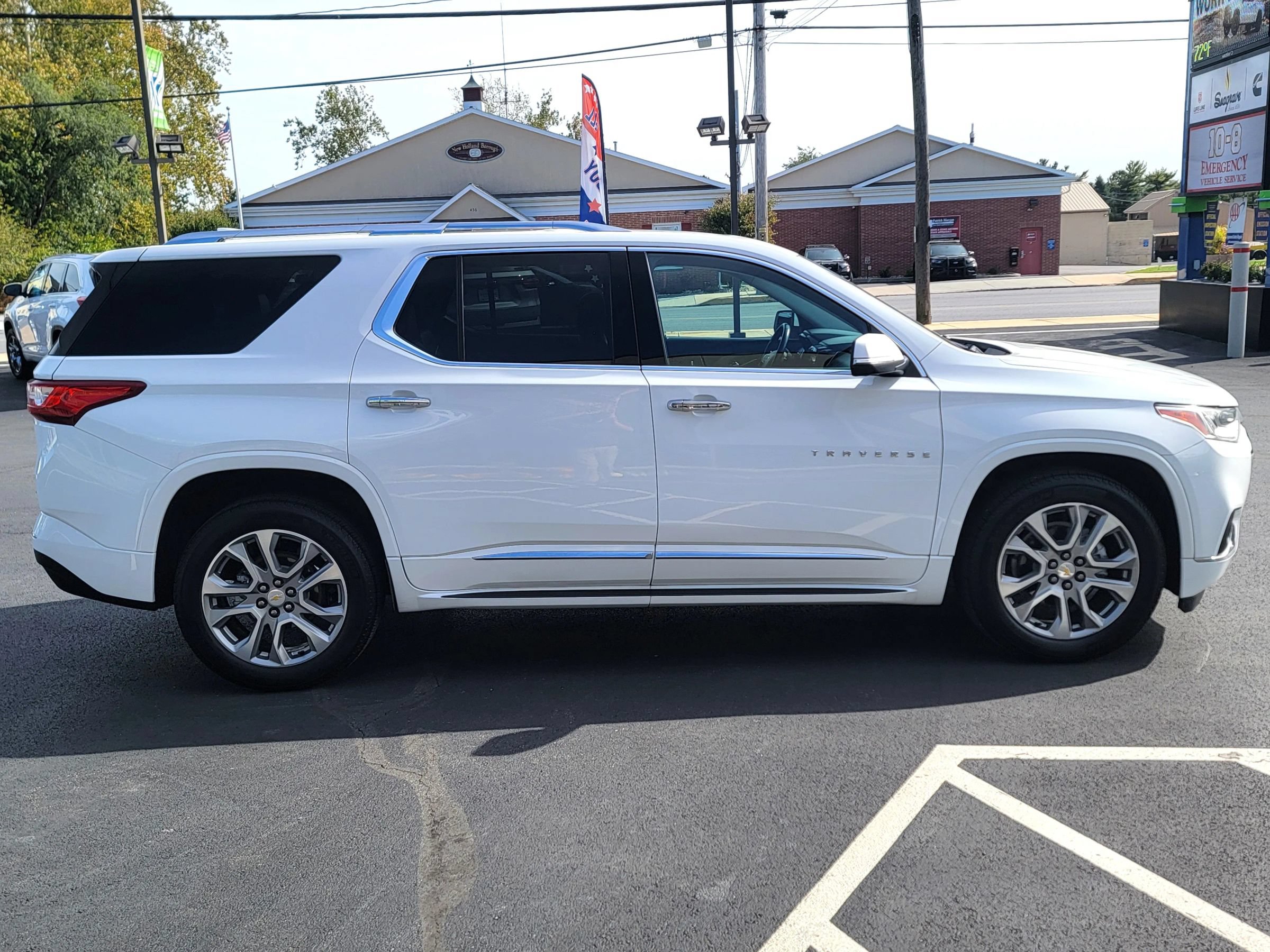 Used 2021 Chevrolet Traverse Premier AWD/4WD image 4