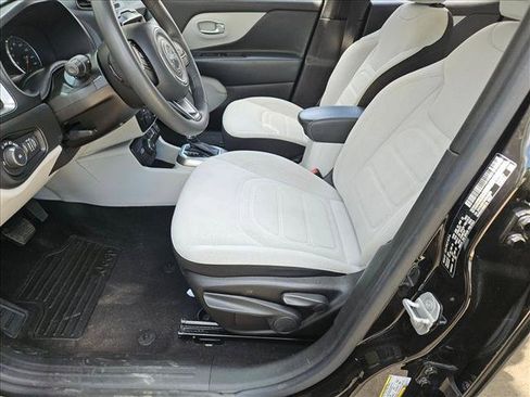 Used 2022 Jeep Renegade Latitude AWD/4WD image 13