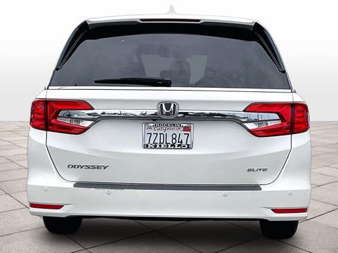 Used 2018 Honda Odyssey Elite image 6