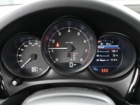 Certified 2025 Porsche Macan image 18