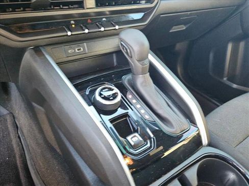 Used 2023 Chevrolet Colorado Trail Boss w/ Technology Package image 11