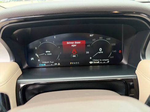 Used 2023 Lincoln Nautilus AWD w/ Premium Package image 18