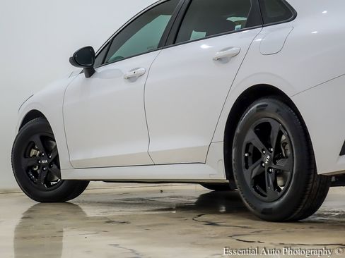 Used 2021 Kia K5 LXS image 11