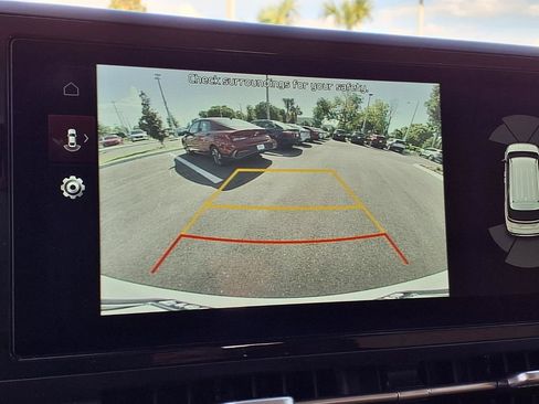 Used 2024 Kia Carnival EX FWD image 23