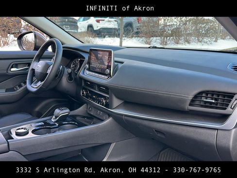 Used 2025 Nissan Rogue SV w/ SV Premium Package image 24