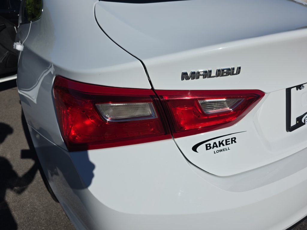Used 2017 Chevrolet Malibu LT FWD image 32