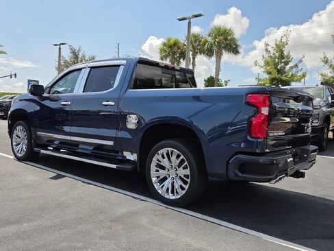 Certified 2022 Chevrolet Silverado 1500 High Country w/ Technology Package AWD/4WD image 4