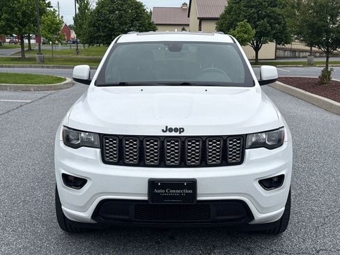 Used 2018 Jeep Grand Cherokee Altitude AWD/4WD image 3