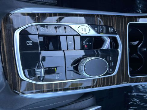 Used 2025 BMW X5 xDrive50e image 31