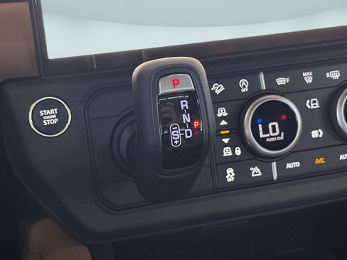 New 2026 Land Rover Defender 110 X-Dynamic SE AWD/4WD image 16
