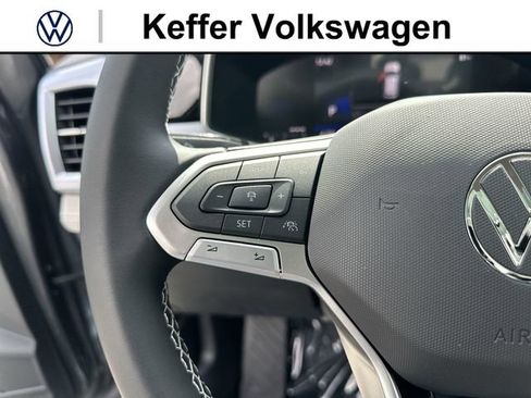 New 2026 Volkswagen Taos SE FWD image 17