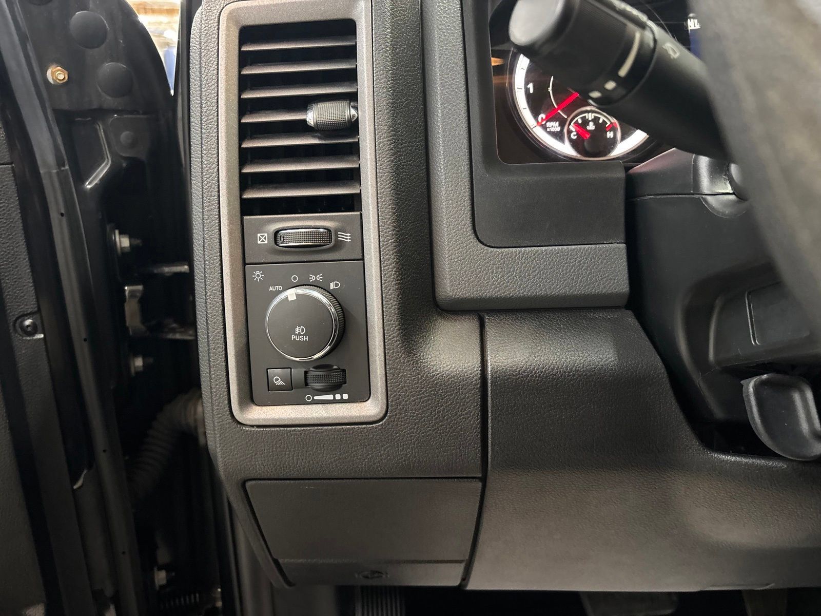 Used 2018 RAM 1500 Express w/ Black Ram 1500 Express Group AWD/4WD image 16