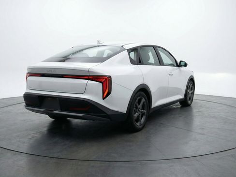 Used 2025 Kia K4 LXS image 9