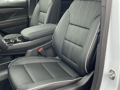 New 2026 Buick Enclave Avenir w/ Super Cruise Package image 11