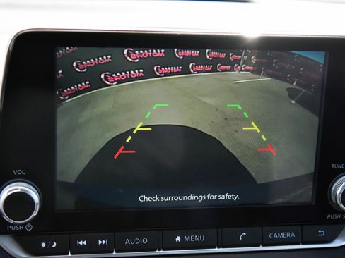 Used 2024 Nissan Sentra SV FWD image 17
