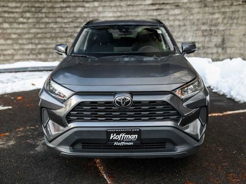 Used 2019 Toyota RAV4 LE image 3