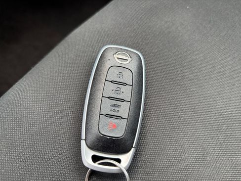 Used 2025 Nissan Versa SV FWD image 21
