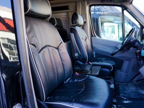 Used 2014 Mercedes-Benz Sprinter 2500 image 88