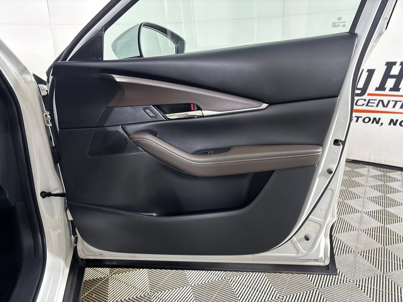 Used 2022 MAZDA CX-30 AWD 2.5 S w/ Premium Package image 29