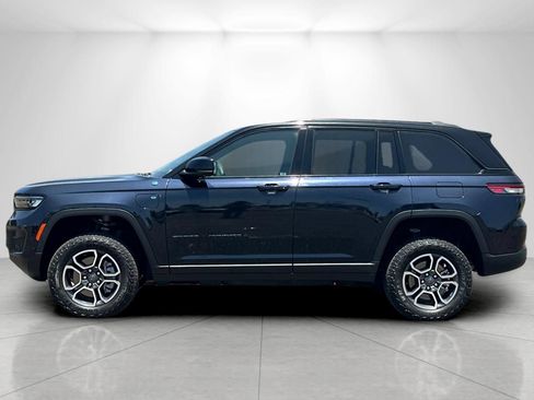 Used 2023 Jeep Grand Cherokee Trailhawk w/ Advanced Protech Group II AWD/4WD image 6