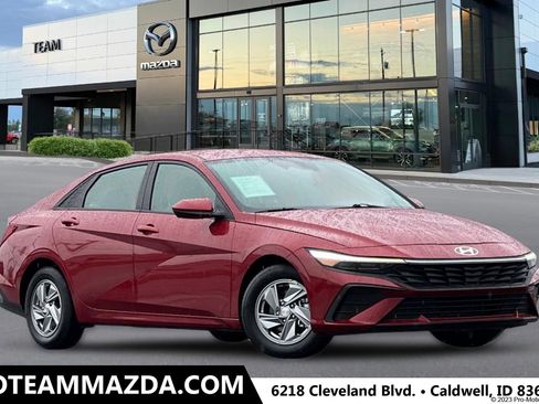 Used 2024 Hyundai Elantra SE FWD image 1