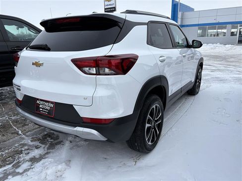 Used 2025 Chevrolet TrailBlazer LT image 3