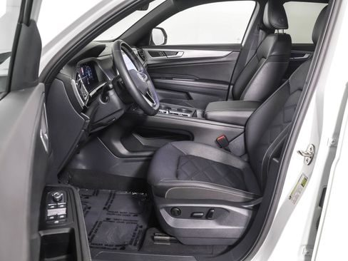 Used 2025 Volkswagen Atlas Cross Sport SE FWD image 7