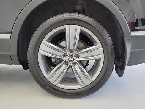 Used 2021 Volkswagen Tiguan SEL FWD image 12