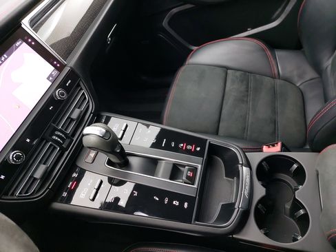 Used 2024 Porsche Macan GTS image 26