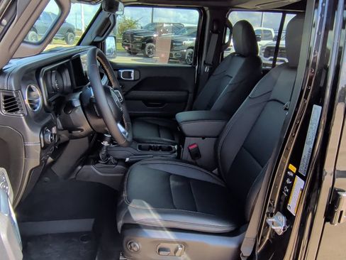 New 2025 Jeep Wrangler Unlimited Sahara w/ Safety Group AWD/4WD image 13